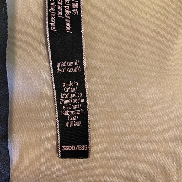 Victoria Secret Lined Demi Bra - Picture 6 of 6